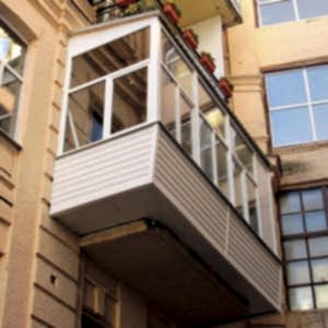 Остекление балкона с выносом по полу