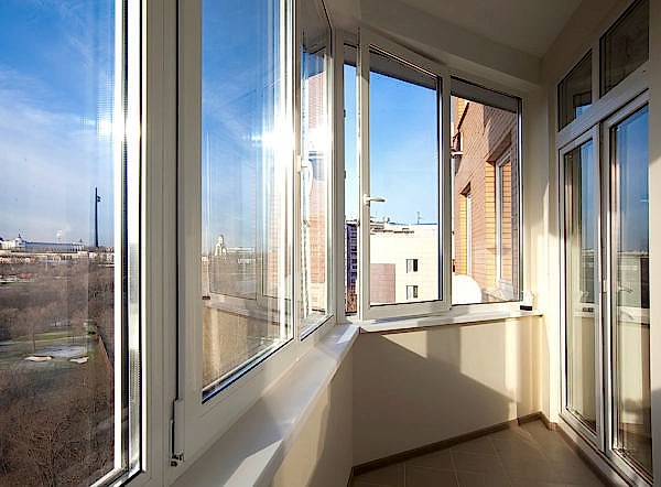 Замена холодного остекления балкона на теплое в новостройке